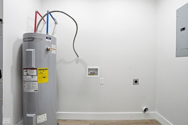 Building Photo - 4623 Rookwood Ave