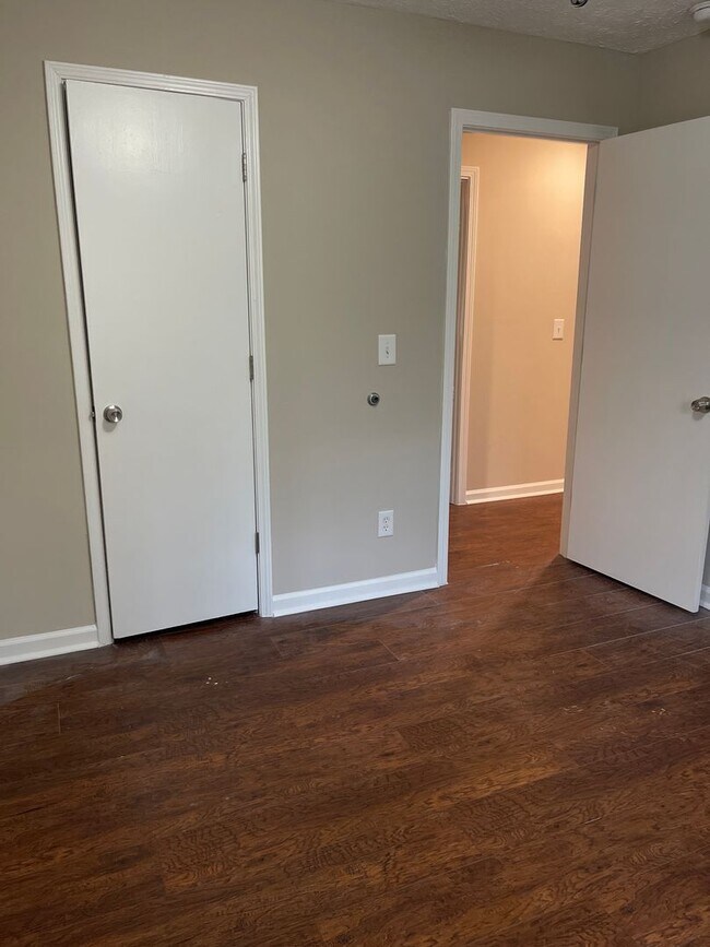 Building Photo - Duplex in Douglasville