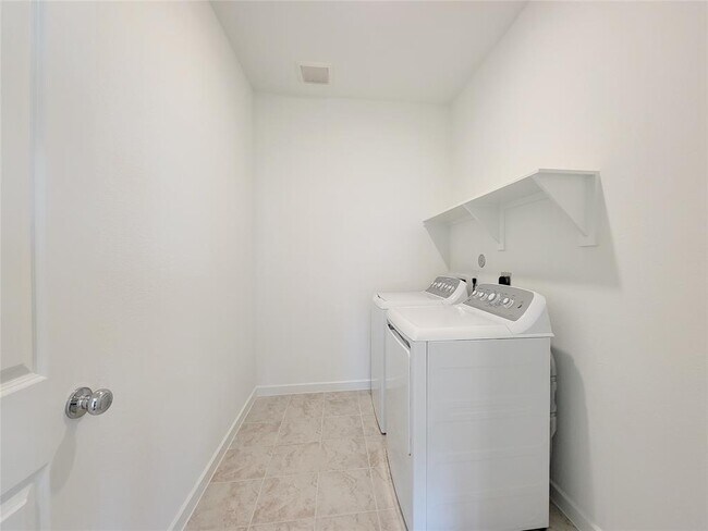 Building Photo - 21627 Royal Jett Dr