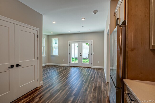 Building Photo - 1 Conklin St