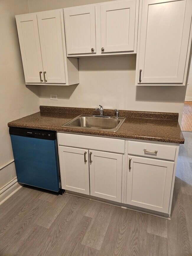 Building Photo - 3507 N Damen Ave