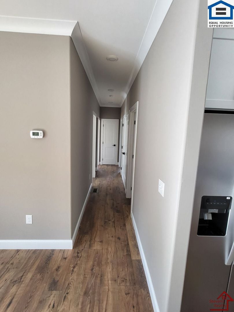 Building Photo - 165 Lakeshire Dr