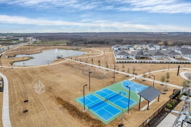 Building Photo - 116 Honeybee Ln