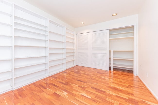 Building Photo - 1915 Geddes Ave