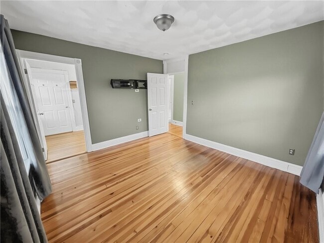 Building Photo - 358 Weeden St
