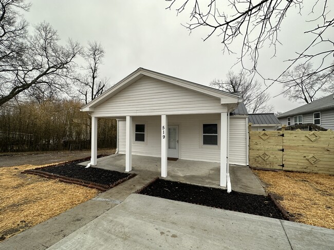 Primary Photo - 519 Elgin St