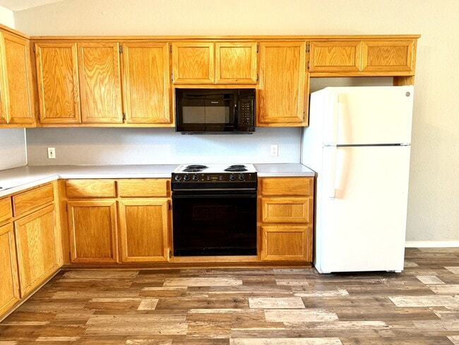 Building Photo - 2305 Cimmaron Dr