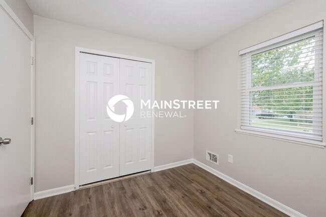Building Photo - 3 Bedroom Pet-Friendly Home in LOUISVILLE,...