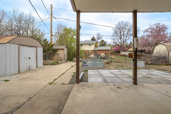 Building Photo - 755 Braun St