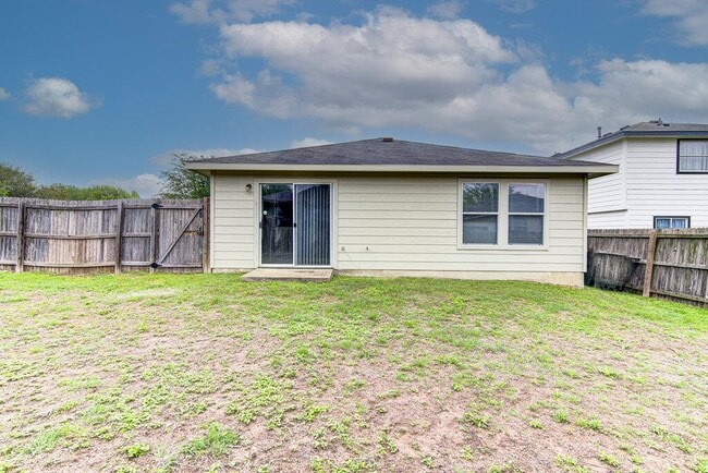 Building Photo - 205 Mood Lake Dr