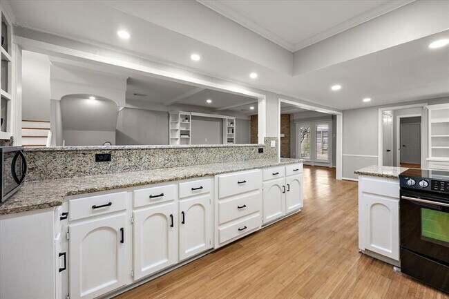 Building Photo - 627 Chadbourne Ct