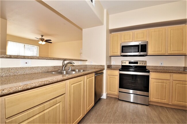 Building Photo - Lovely 1st Floor, 2 Bed 2 Bath At Coronado...