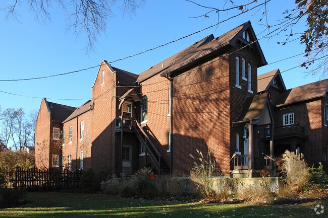 Building Photo - Everett Terrace