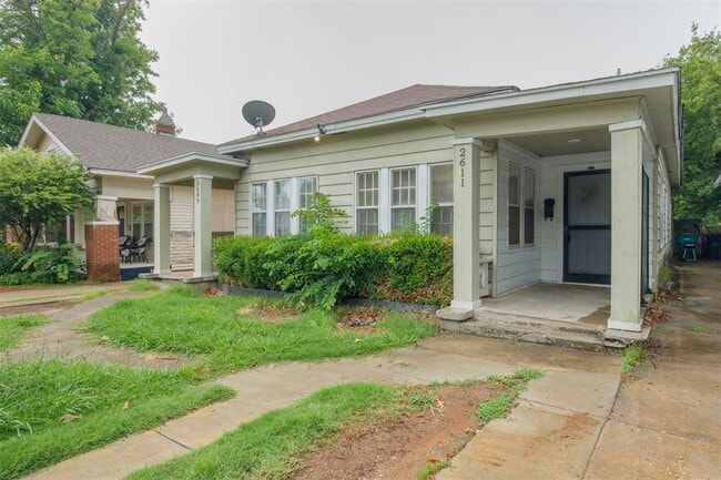 Building Photo - 2611 N Shartel Ave