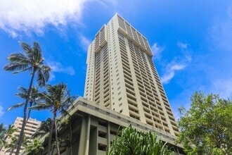 Building Photo - Royal Kuhio 1b1b1parking Fully Furnished i...