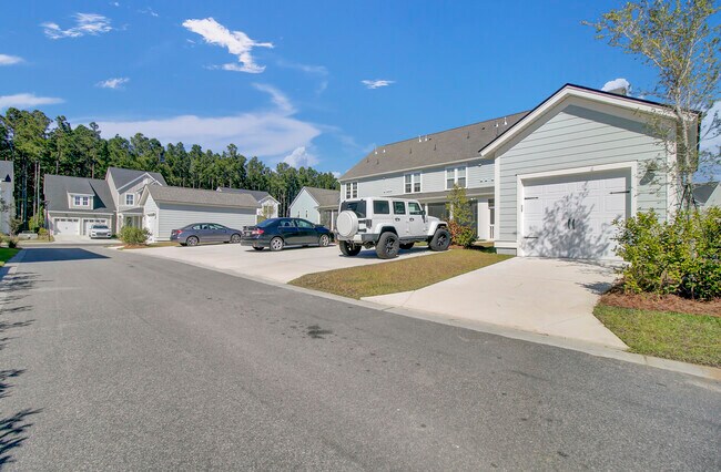 Building Photo - 360 Great Lawn Dr