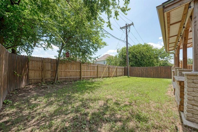 Building Photo - 216 Cassandra Dr