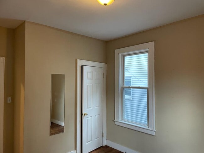 Building Photo - 22 Underwood St