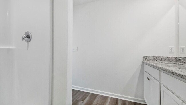 Building Photo - 670 Riverwalk Cir