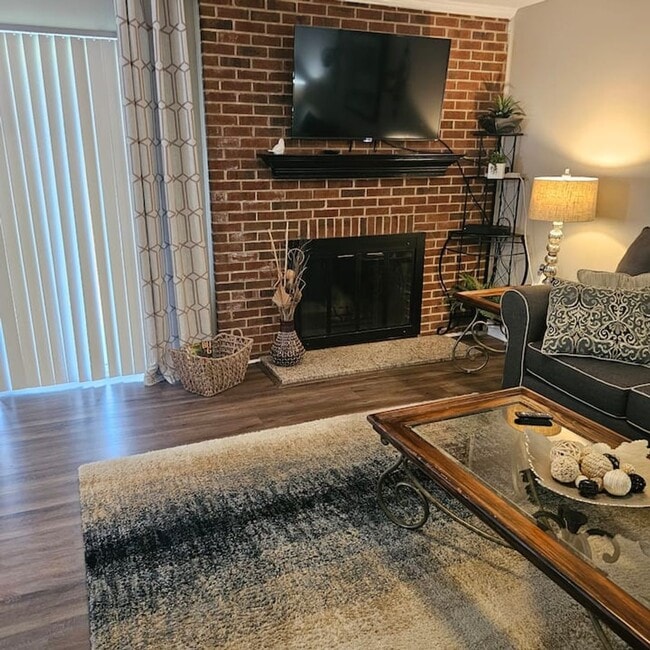 Building Photo - South Charlotte Beauty
