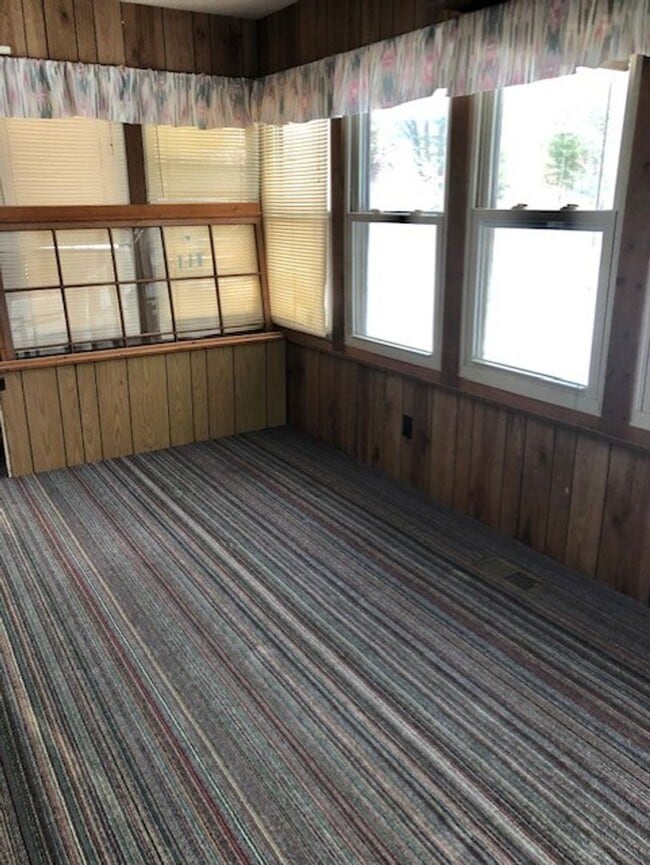 Building Photo - 4 Bedrooms, 2 Bathrooms Single Family Home in Crosslake, MN w/3 season porch