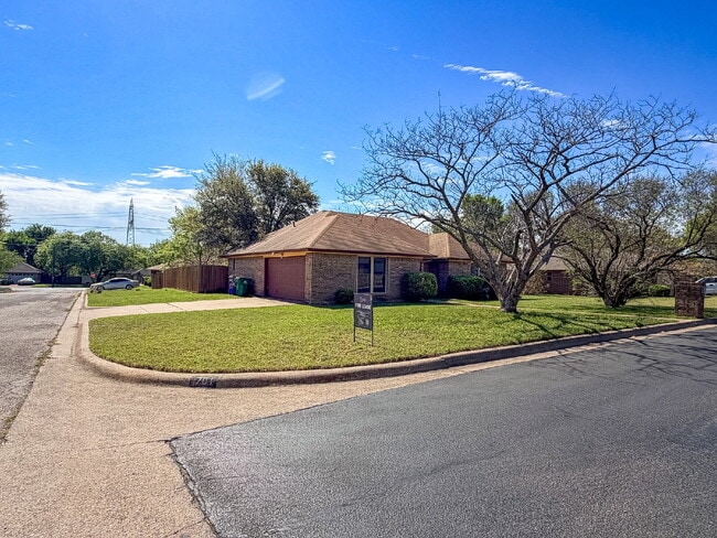 Building Photo - Charming 3-Bedroom Gem with 2 Full Baths in Crowley!