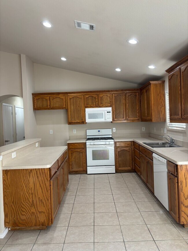 Building Photo - 4/2/2 EMISD