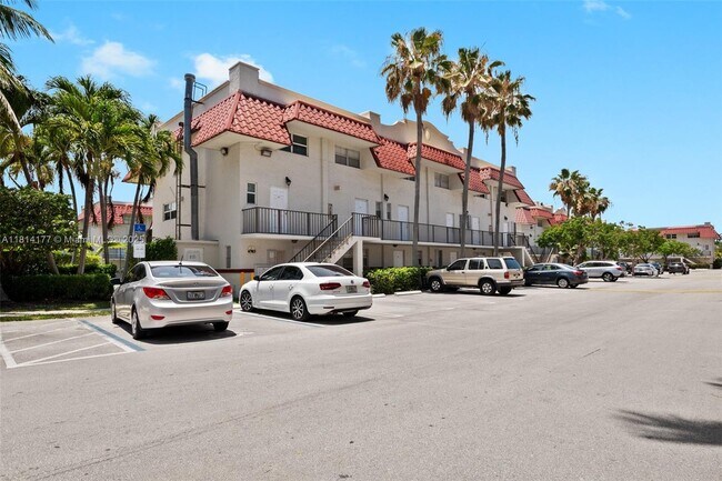 Primary Photo - 6703 N Kendall Dr