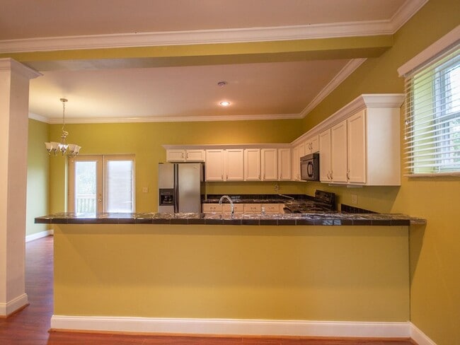 Building Photo - Nice Home with Country Setting!