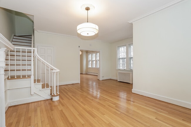 Building Photo - 2927 Cathedral Ave NW