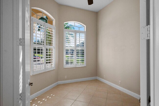 Building Photo - 511 SW Squire Johns Ln