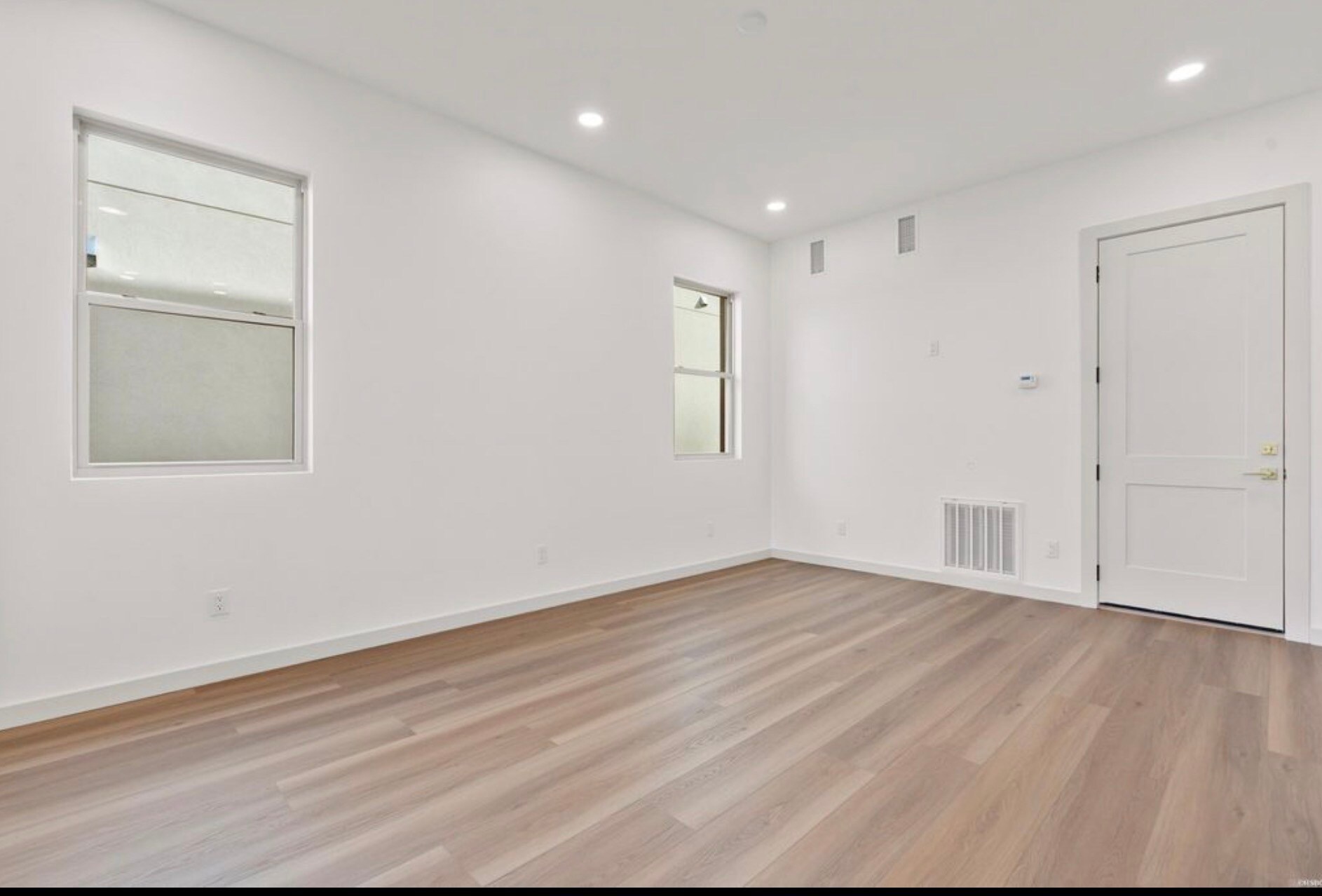 Building Photo - 137 Lakepointe Cove