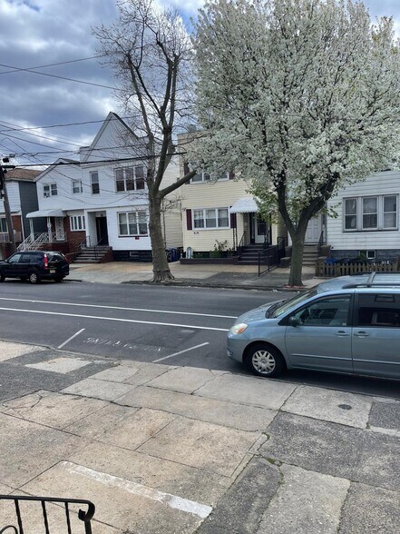 Building Photo - 140 Terhune Ave