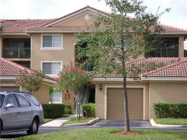 Primary Photo - GORGEOUS 1 BEDROOM WITH WATER VIEWS IN POR...