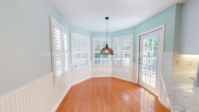 Building Photo - 1142 Westwood Dr