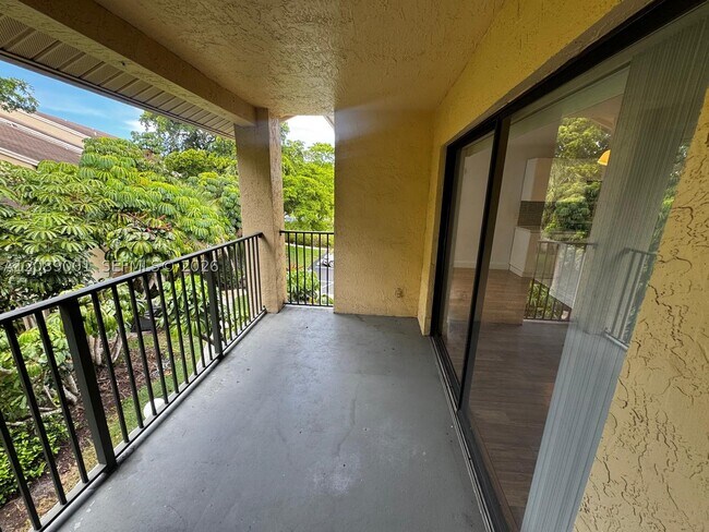 Building Photo - 9999 Summerbreeze Dr