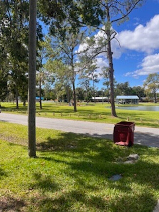 Building Photo - 106 Drake St