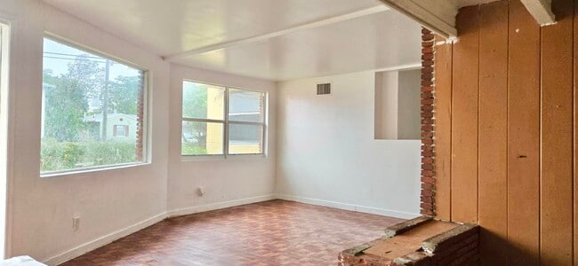 Building Photo - 2325 Johnson St