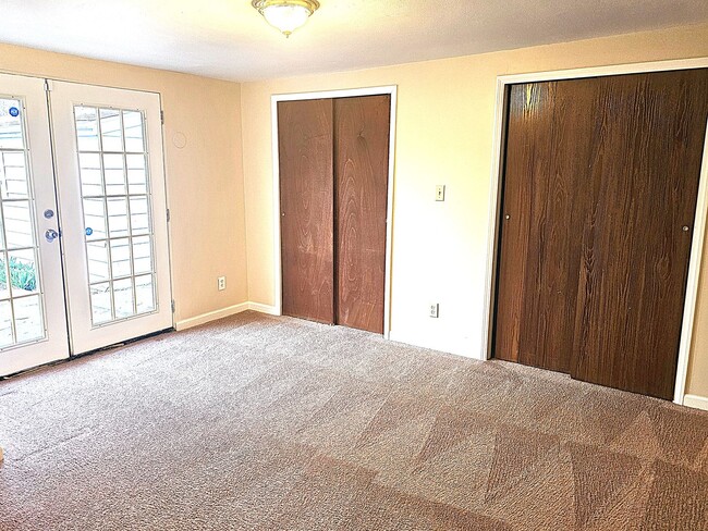 Building Photo - Spacious Ranch Home