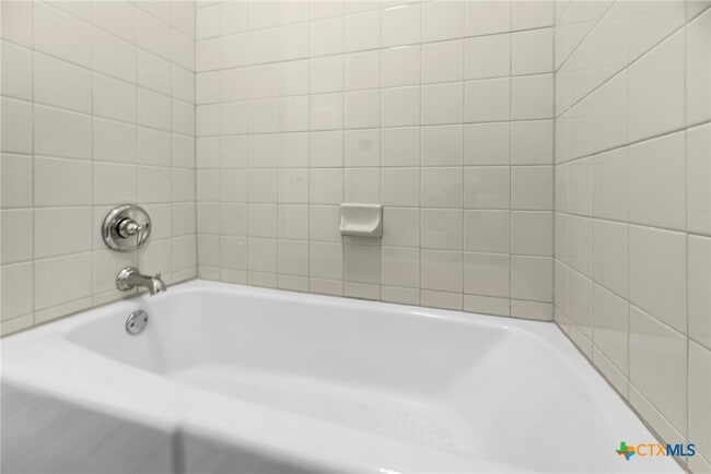 Building Photo - 557 Lee St