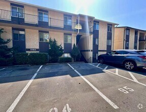 Building Photo - 2 bedroom condo with Washer/Dryer