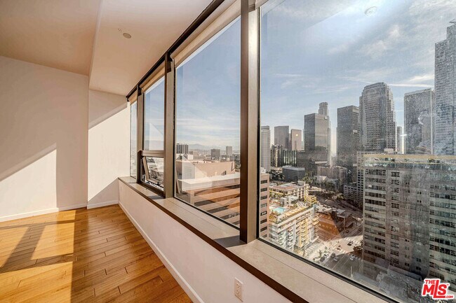 Building Photo - 1100 Wilshire Blvd