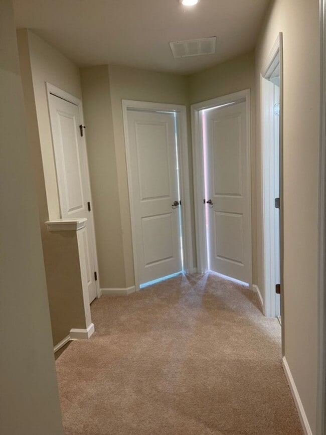 Building Photo - 314 Landing Dr