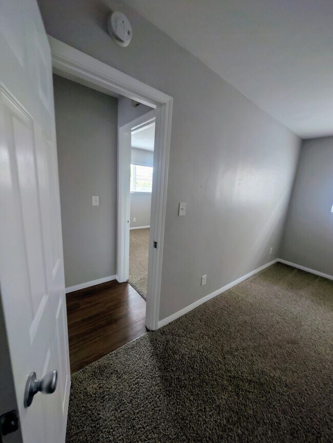Building Photo - 3 bedroom / 2 bath upstairs unit in the heart of Hillcrest!