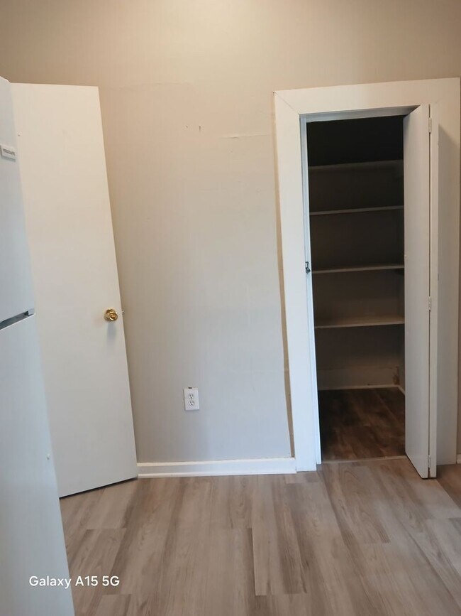 Building Photo - Charming 2-bedroom, 1-bath