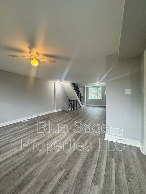 Building Photo - 398 Westmont Dr