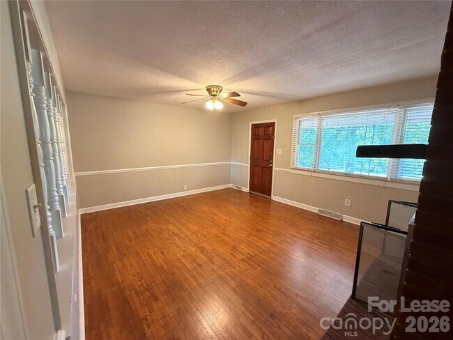 Building Photo - 2590 Otis Dellinger Rd