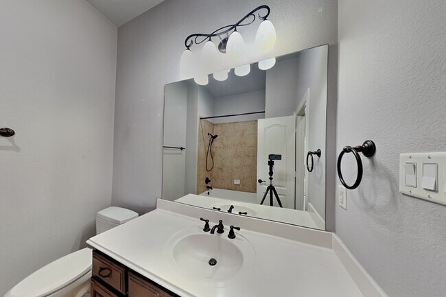 Building Photo - 601 Green Pointe Dr