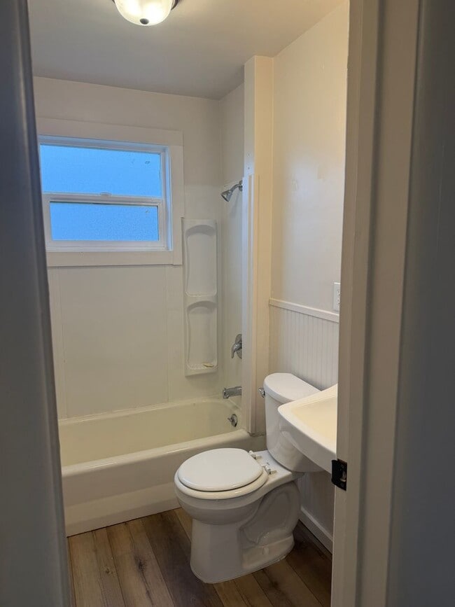 Building Photo - 260 E Sherman St