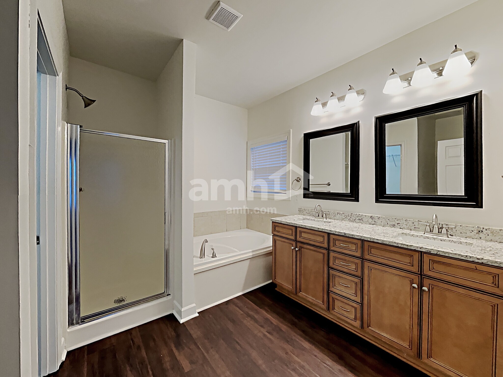 Building Photo - 3043 Holderwood Dr